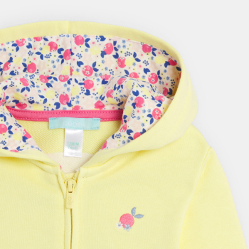 سترة بقلنسوة من الصوف الناعم، باللون الأصفر للفتيات الصغيرات